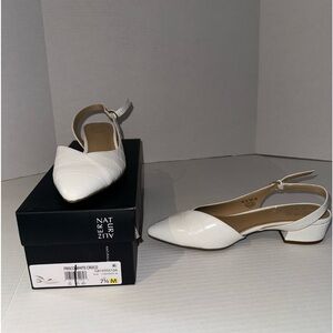 7 1/2 Frisco White Naturalizer women’s flats.